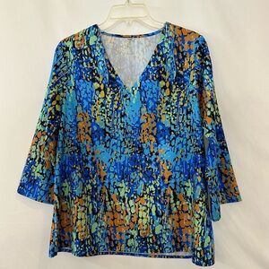 Women’s polyester V-neck 3/4 sleeve lightweight multicolored top Large